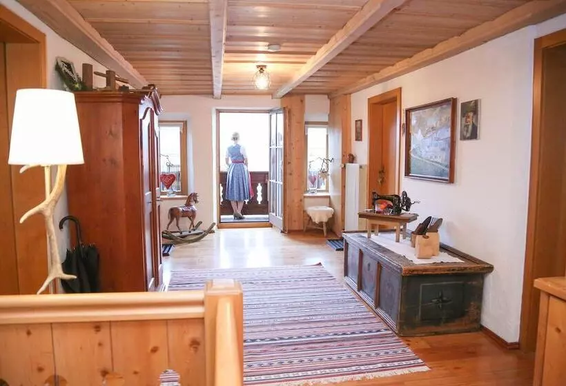 ホテル Beim Nuihausa