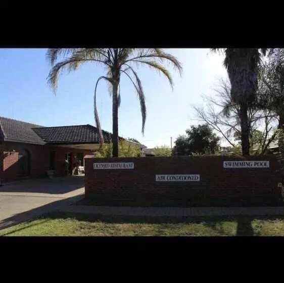 モーテル Condobolin Motor Inn