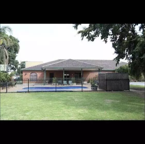 モーテル Condobolin Motor Inn