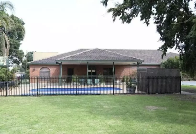 モーテル Condobolin Motor Inn