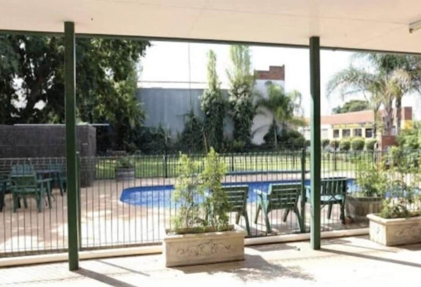 فندق على الطريق Condobolin Motor Inn