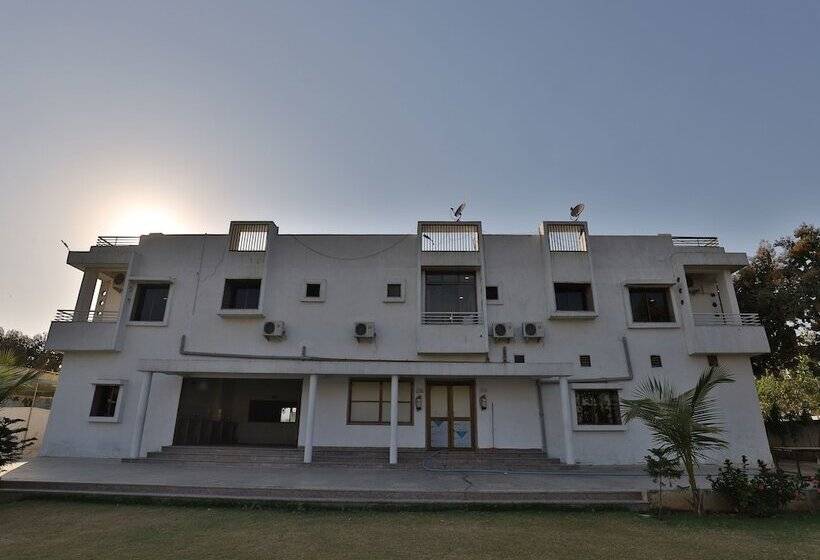 Oyo 11750 Hotel Starz