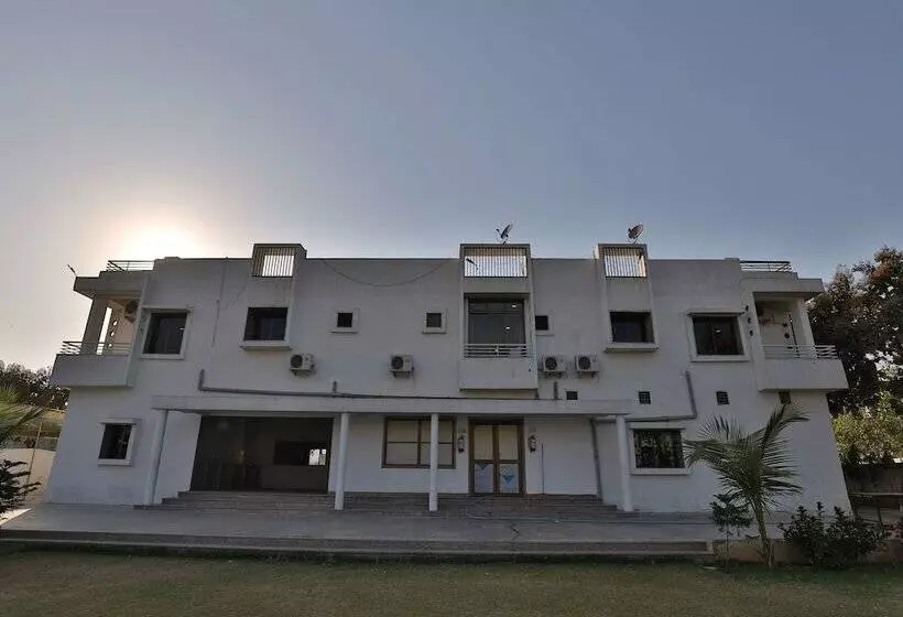 Oyo 11750 Hotel Starz
