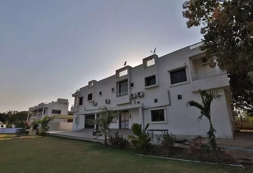 Oyo 11750 Hotel Starz