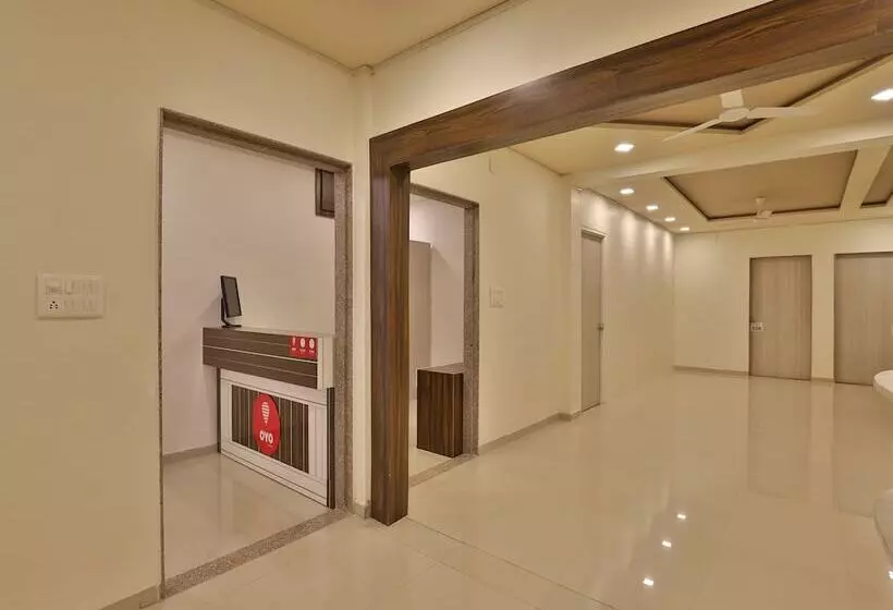 Oyo 11750 Hotel Starz
