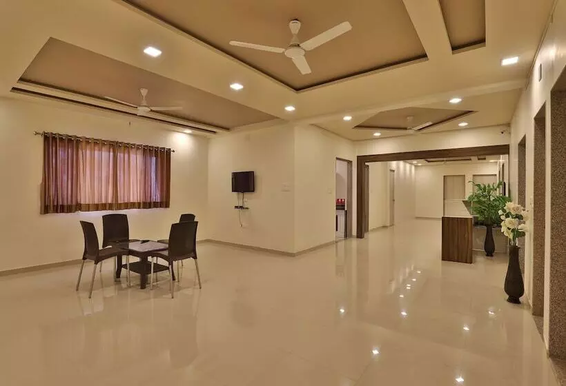 Oyo 11750 Hotel Starz