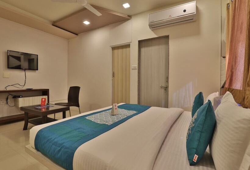 Oyo 11750 Hotel Starz