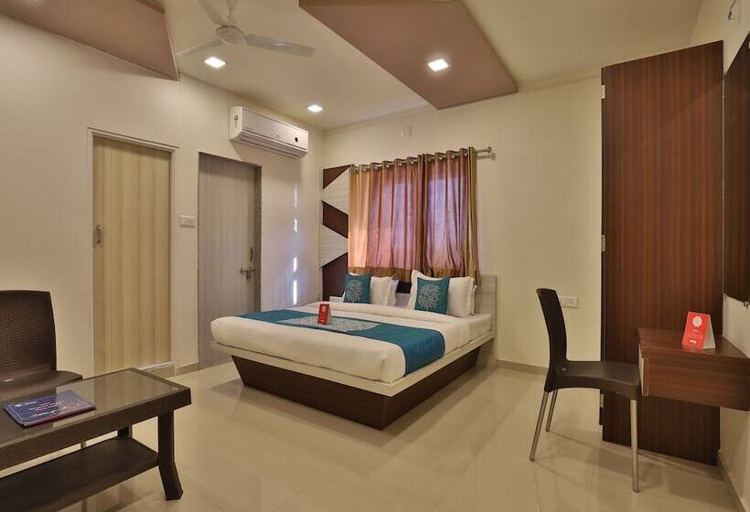 Oyo 11750 Hotel Starz