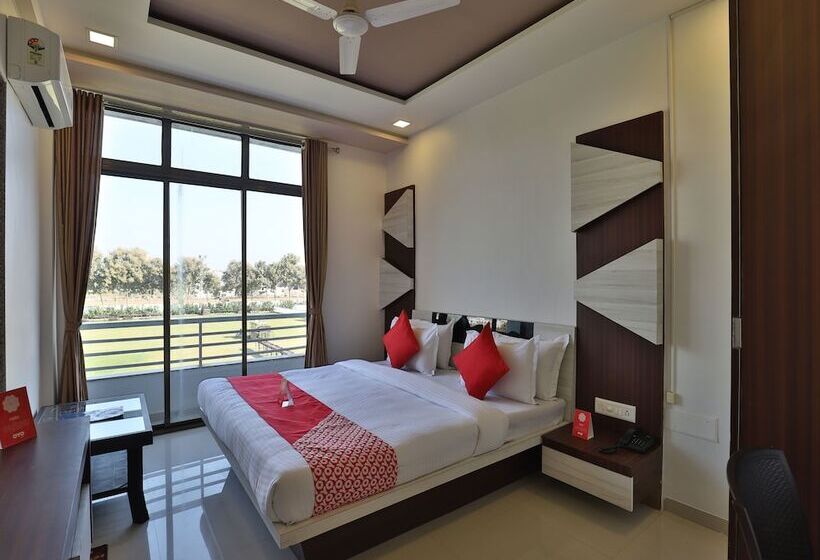 Oyo 11750 Hotel Starz