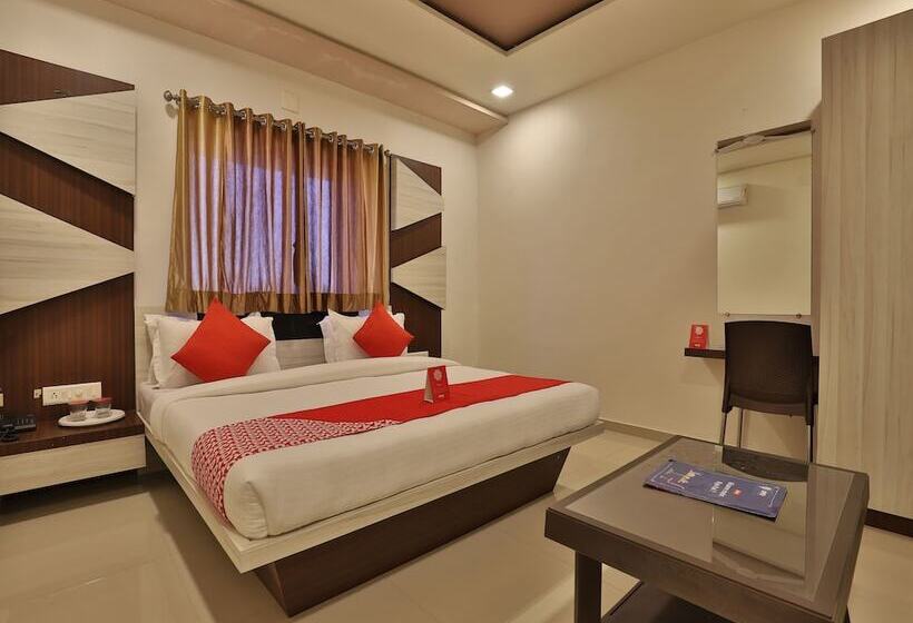 Oyo 11750 Hotel Starz