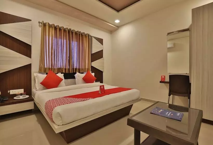Oyo 11750 Hotel Starz