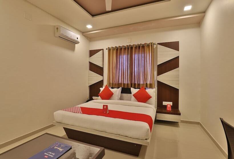 Oyo 11750 Hotel Starz