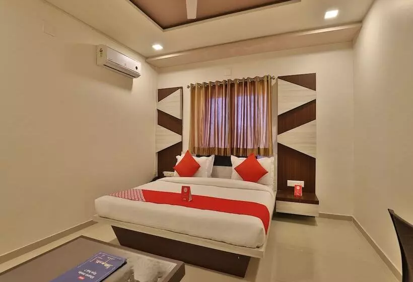 Oyo 11750 Hotel Starz