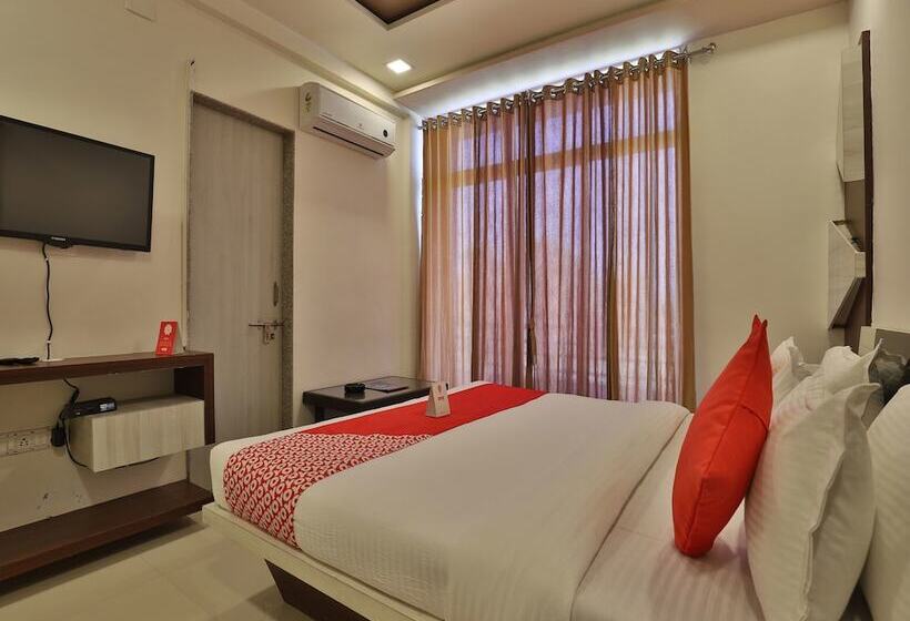 Oyo 11750 Hotel Starz