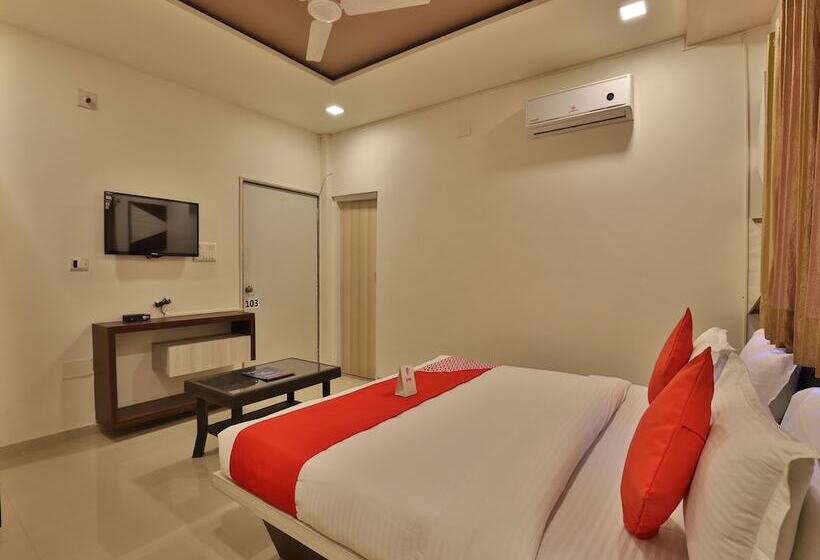 Oyo 11750 Hotel Starz