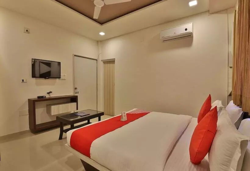 Oyo 11750 Hotel Starz
