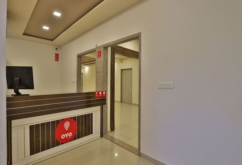 Oyo 11750 Hotel Starz