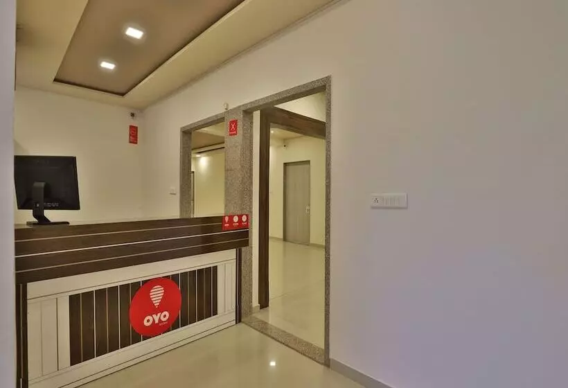 Oyo 11750 Hotel Starz