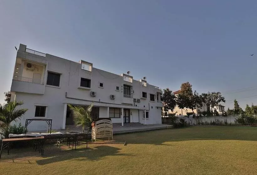 Oyo 11750 Hotel Starz
