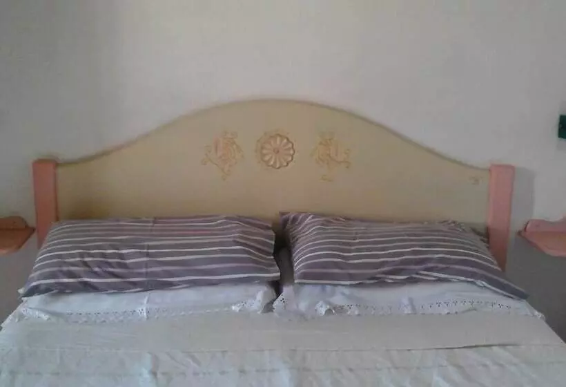 ペンション Sa Domu E Crakeras