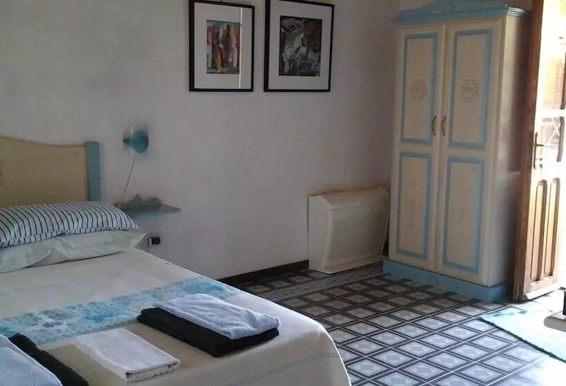 ペンション Sa Domu E Crakeras