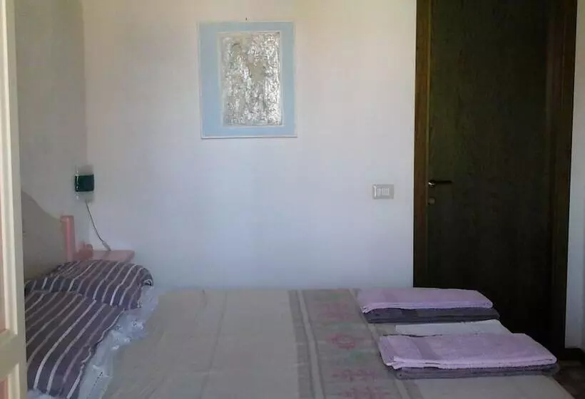 ペンション Sa Domu E Crakeras