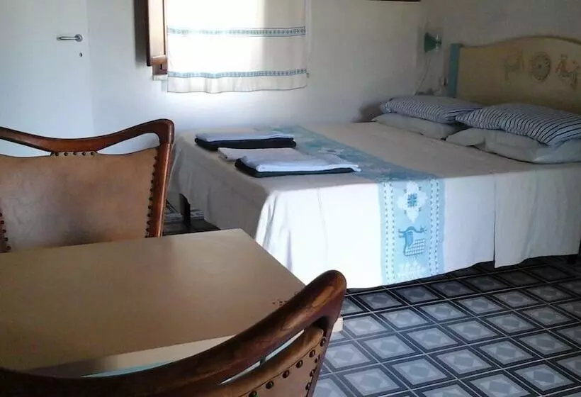 ペンション Sa Domu E Crakeras