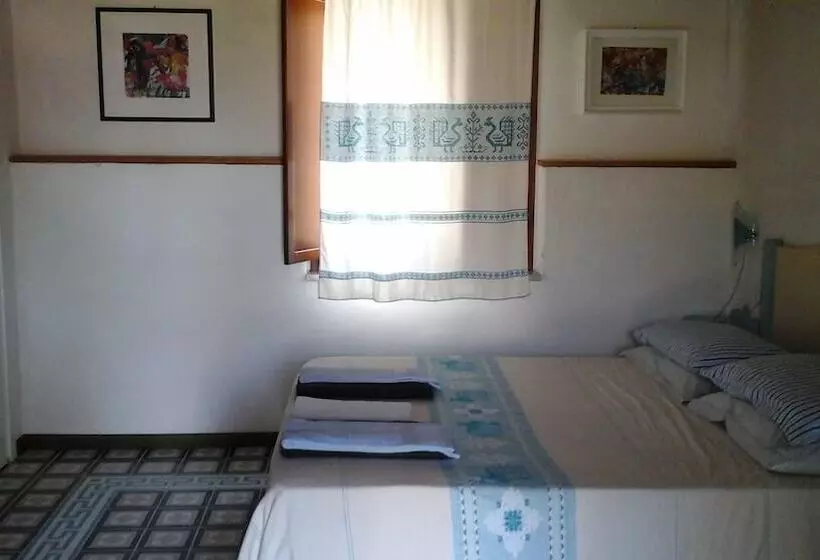 ペンション Sa Domu E Crakeras