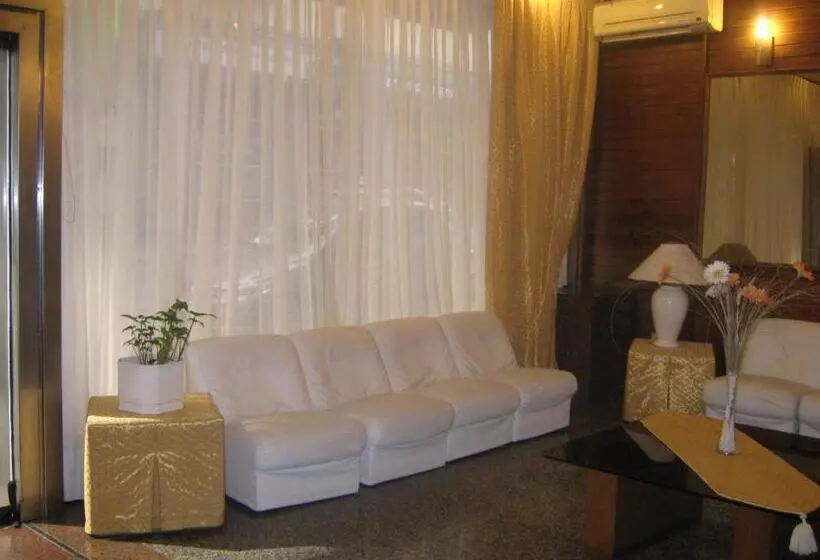 فندق Continental