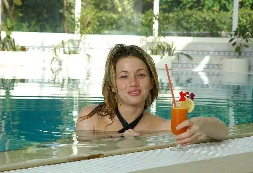 ホテル El Mouradi Skanes