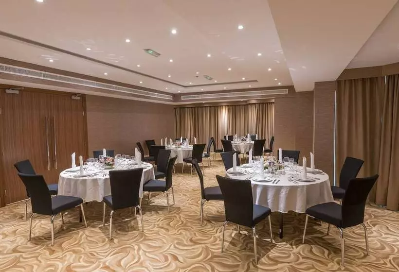 فندق Hawthorn Extended Stay By Wyndham Abu Dhabi City Center