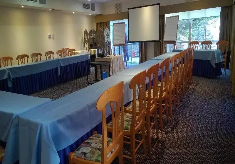 هتل Regency Suites