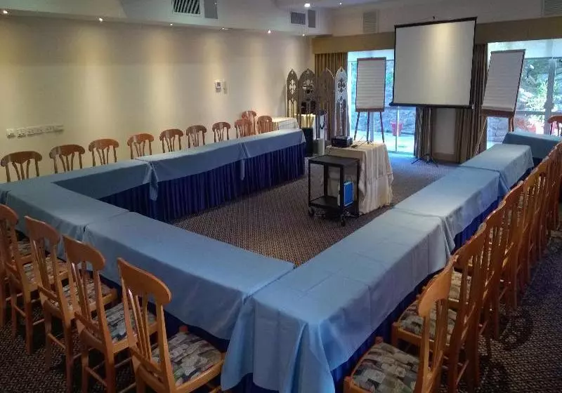 هتل Regency Suites