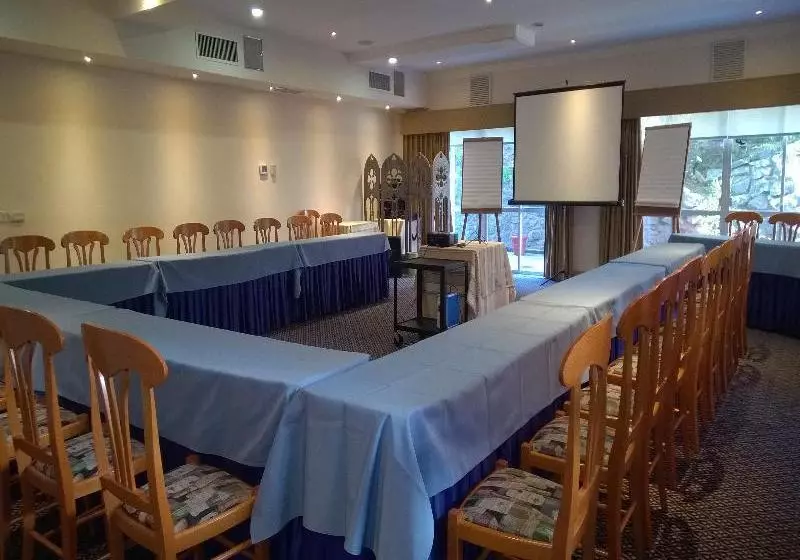 هتل Regency Suites