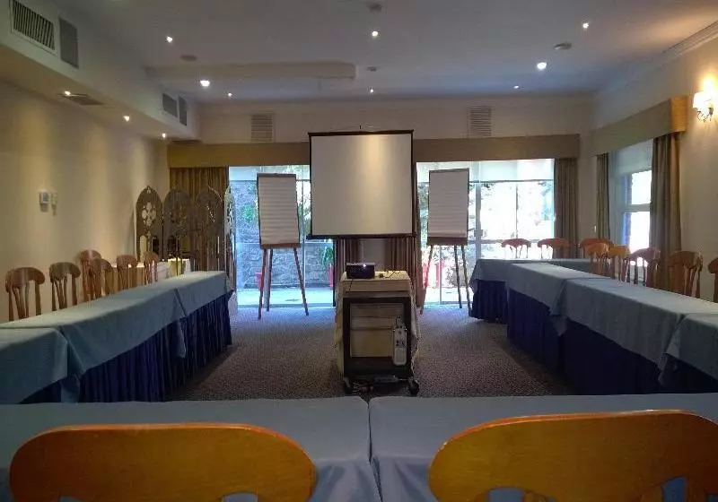 هتل Regency Suites