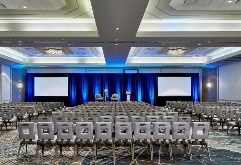 Отель Renaissance Mobile Riverview Plaza