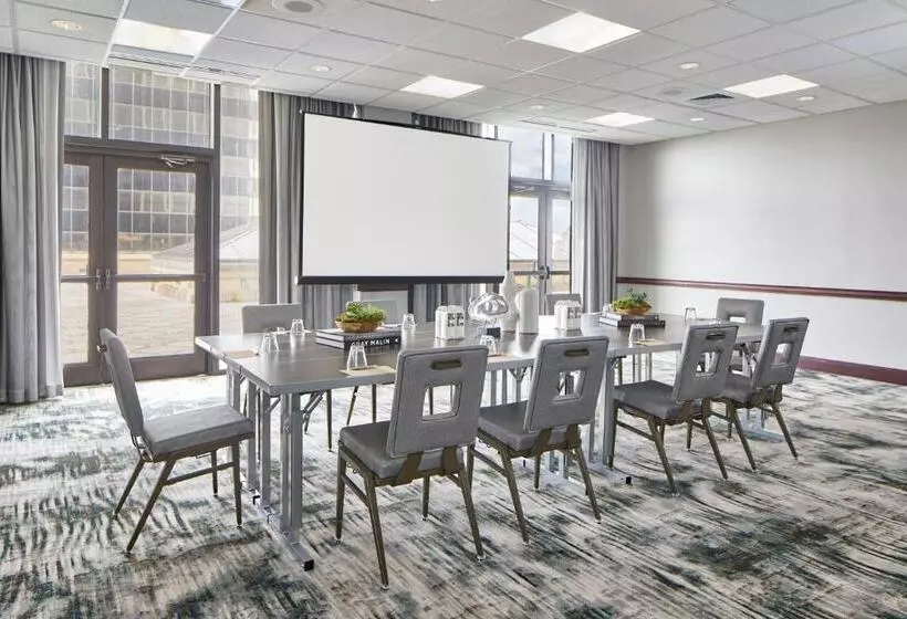 Отель Renaissance Mobile Riverview Plaza