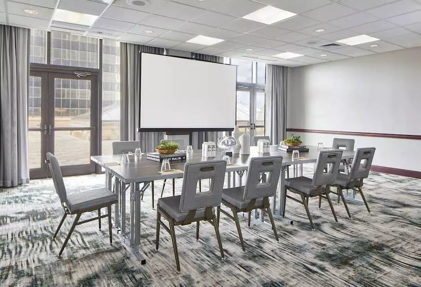 Отель Renaissance Mobile Riverview Plaza