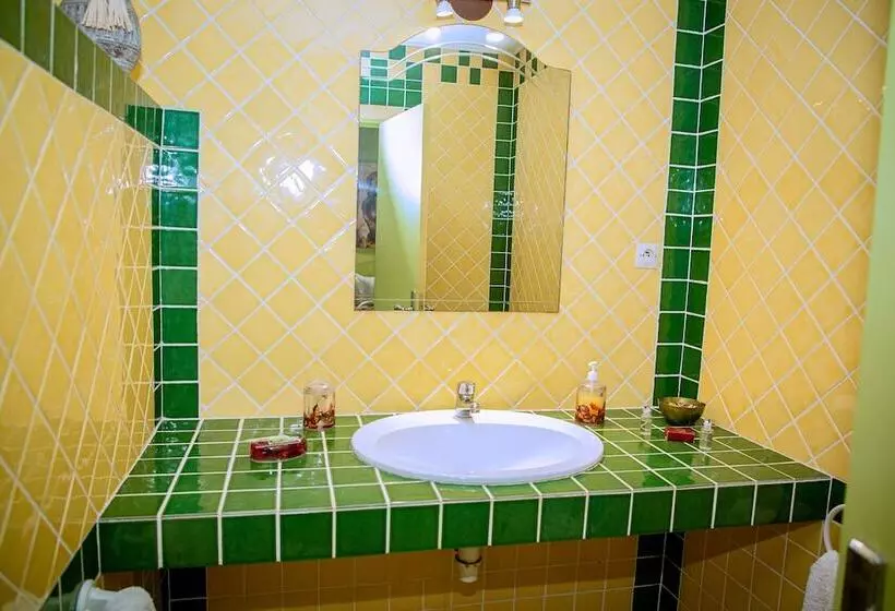 هتل Hôtel Leet Dorian