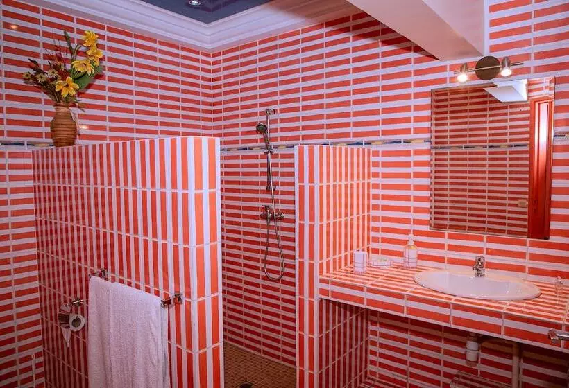 هتل Hôtel Leet Dorian