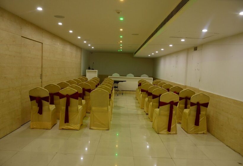 בית מלון כפרי Indus Regency