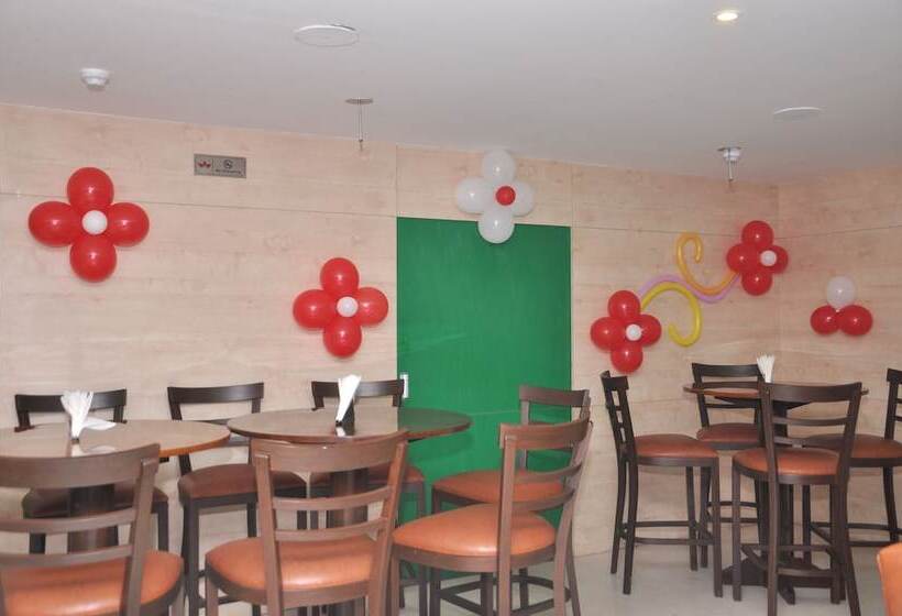 בית מלון כפרי Indus Regency