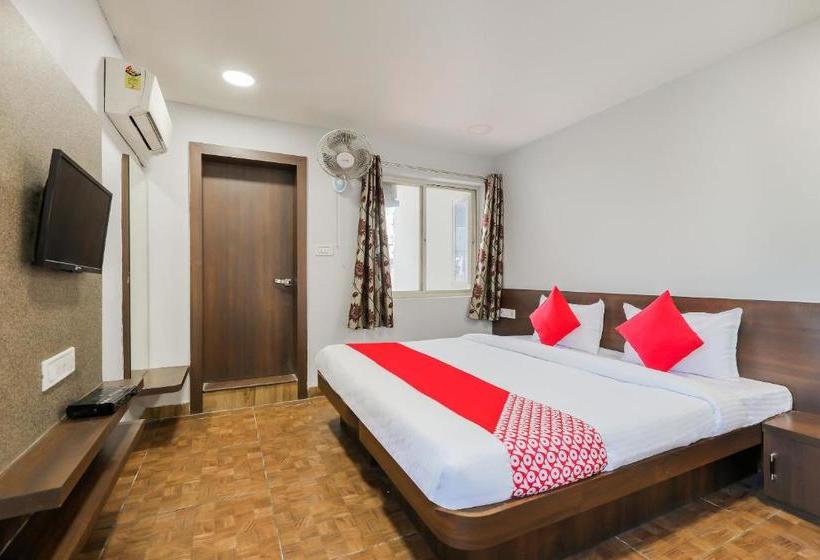 Отель Sajan Palace By Oyo Rooms