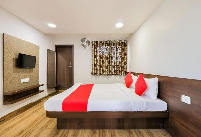 Отель Sajan Palace By Oyo Rooms