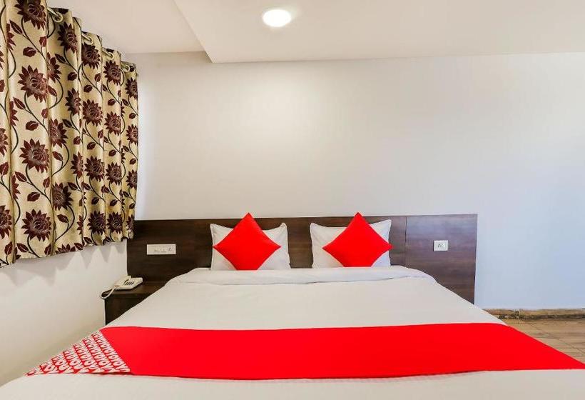 Отель Sajan Palace By Oyo Rooms