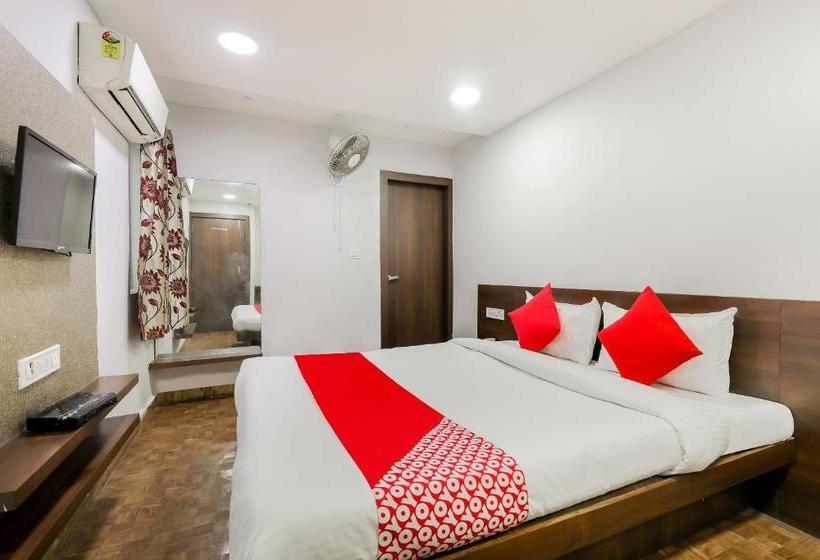 Отель Sajan Palace By Oyo Rooms