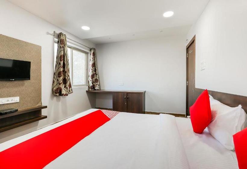 Отель Sajan Palace By Oyo Rooms