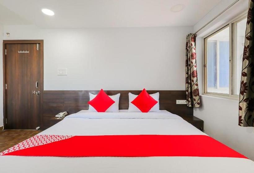 Отель Sajan Palace By Oyo Rooms