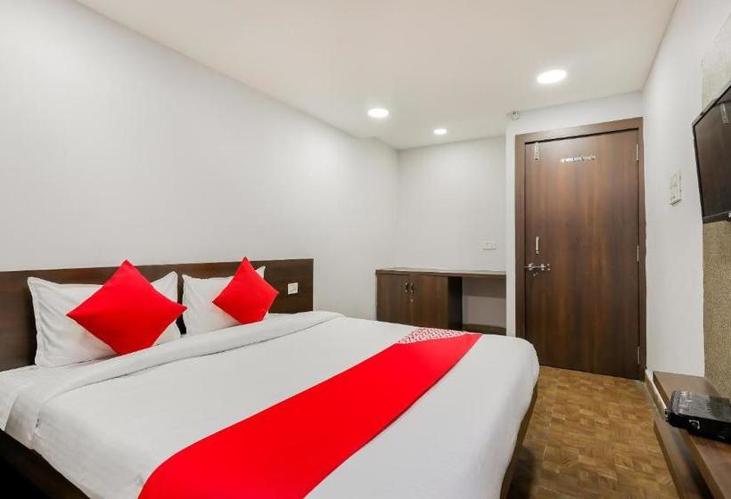 Отель Sajan Palace By Oyo Rooms