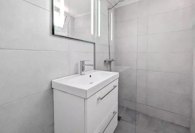 Super Paradise Apartments